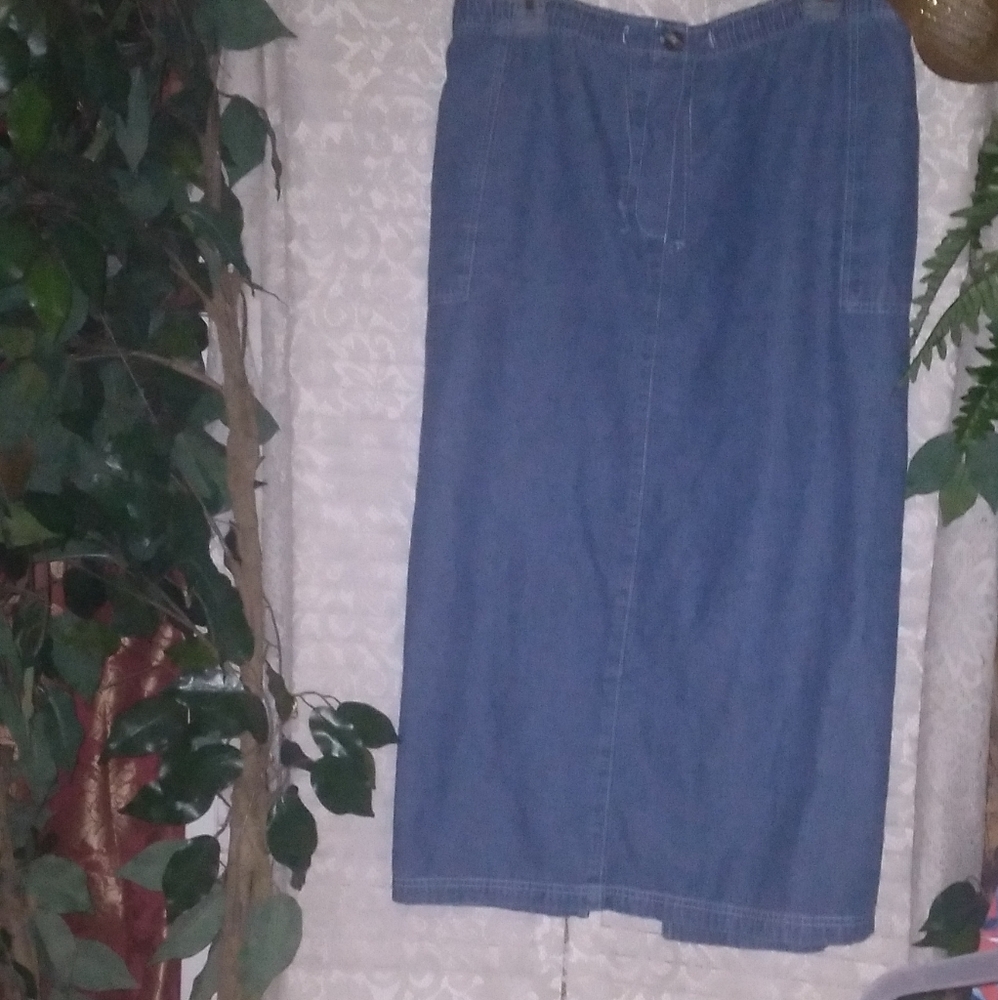 M.D. CASUALS DENIM SKIRT